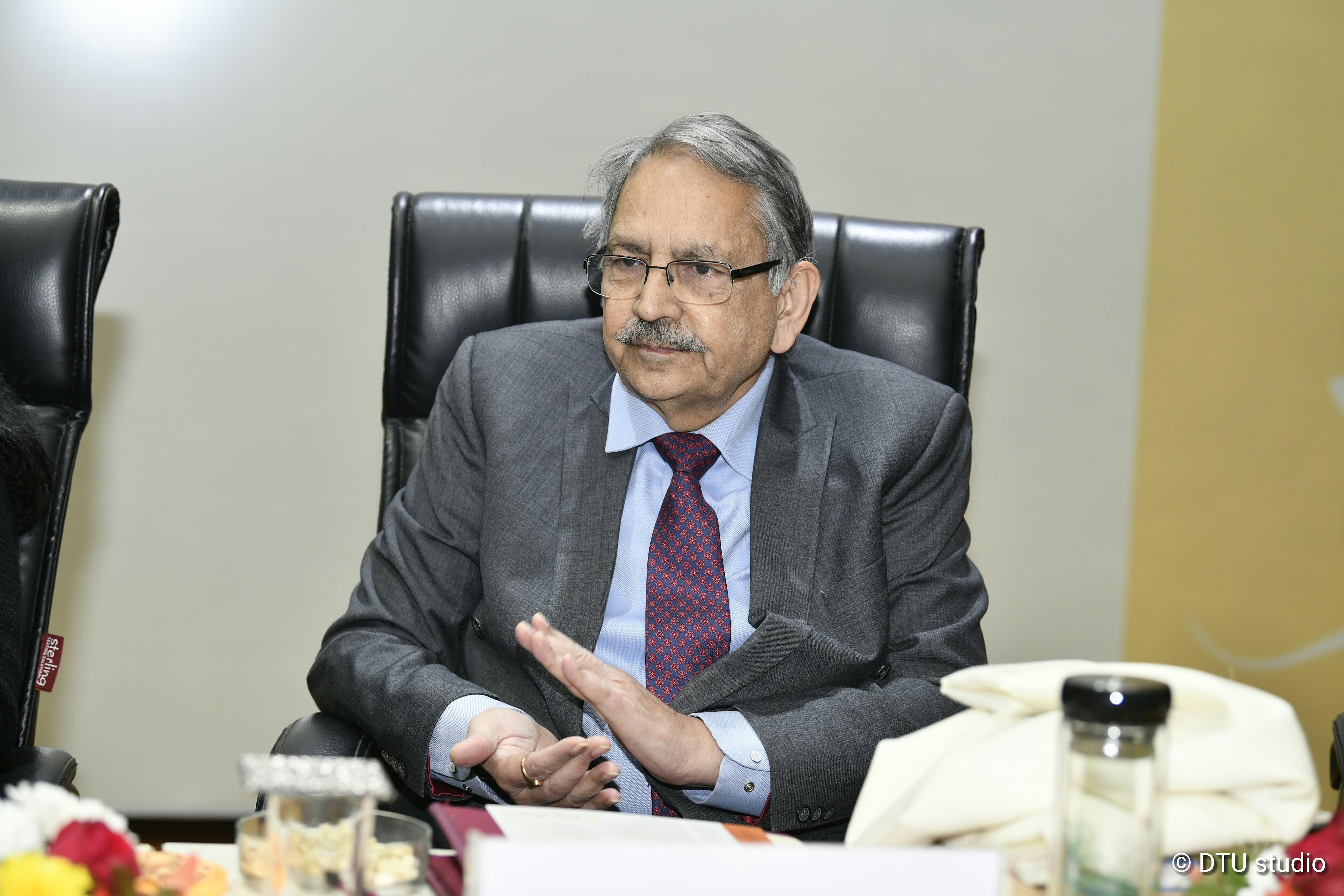 DTU Golden Pride photo 4